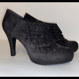 Madden Girl Ruffle Black Heel 8.5